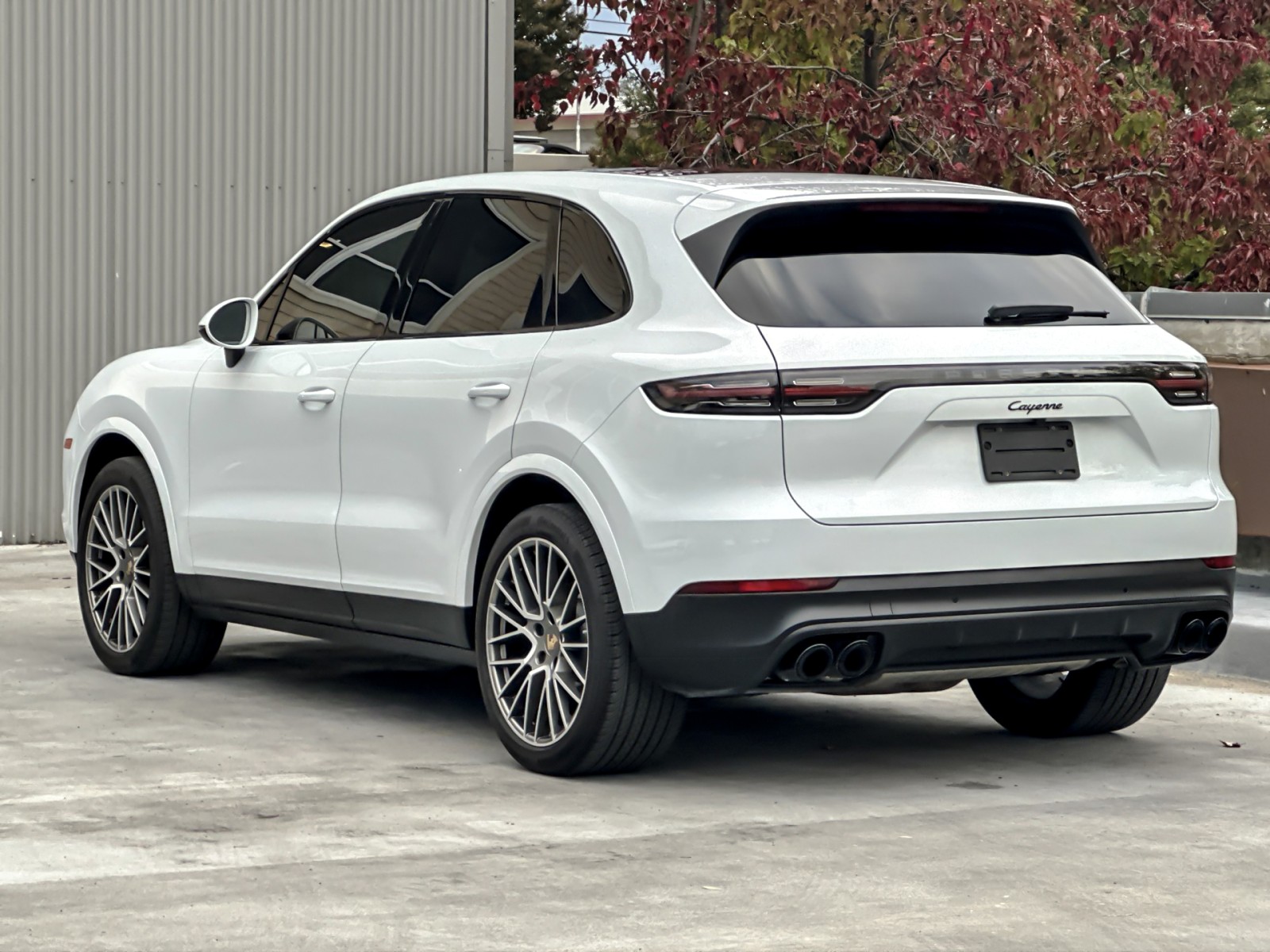 2023 Porsche Cayenne Platinum Edition photo 2