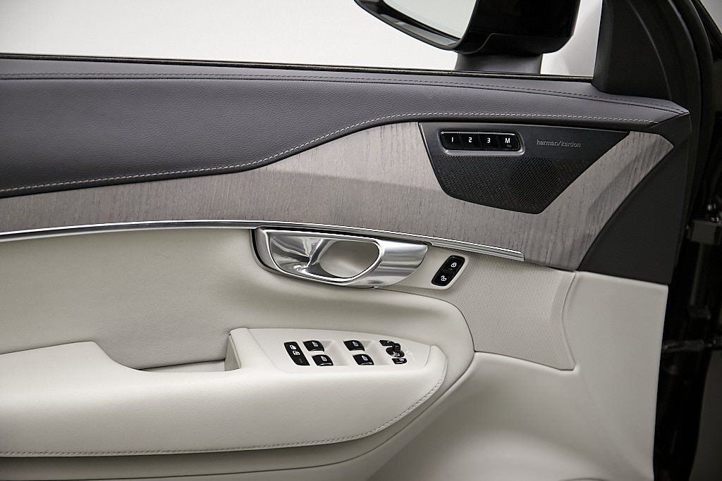 2023 VOLVO XC90 - Image 10