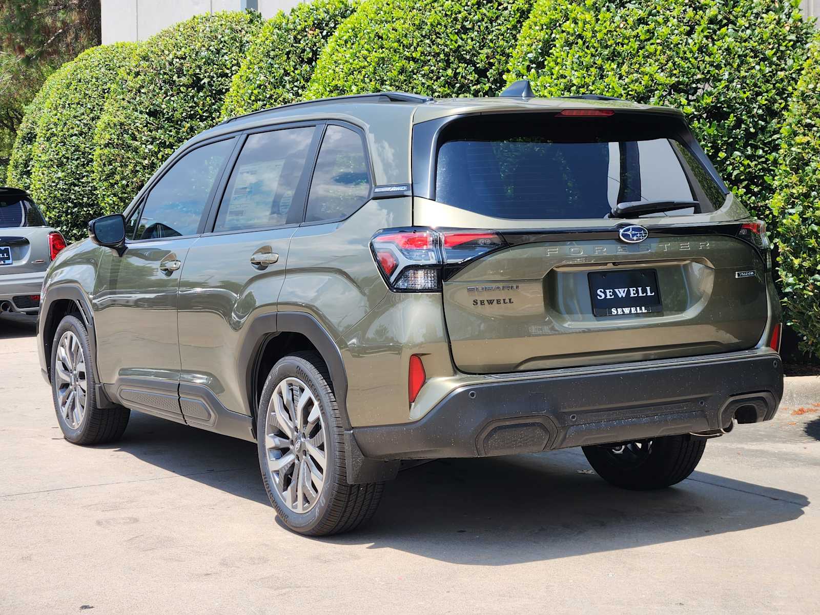 2025 Subaru Forester Touring photo 3