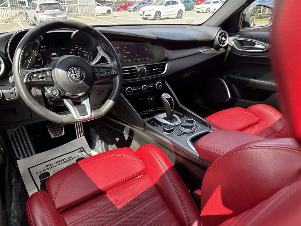2022 Alfa Romeo Giulia Ti - VELOCE photo 2