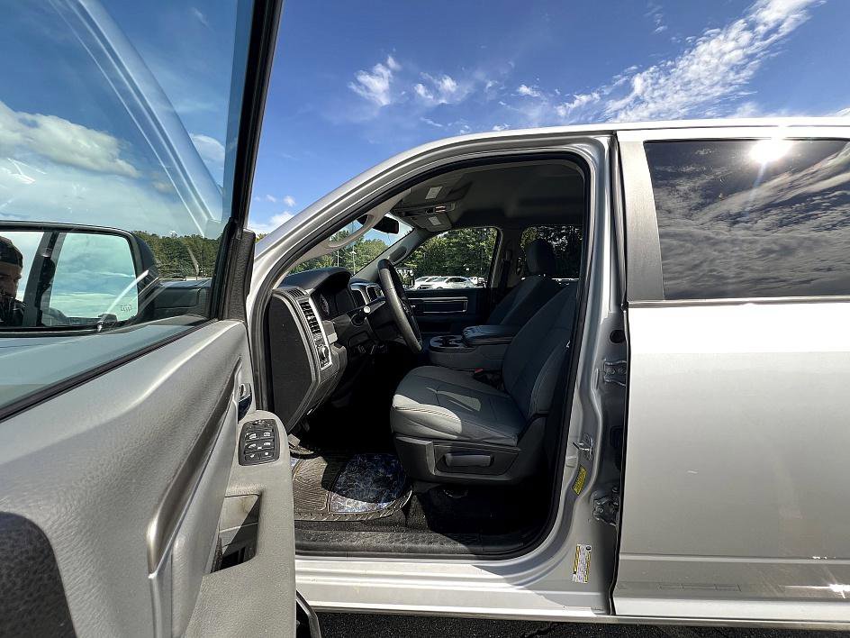2013 Ram 1500 SLT photo 17