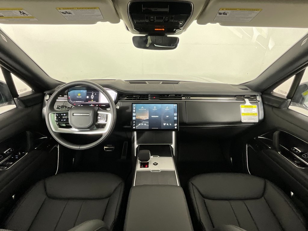 2025 Land Rover Range Rover SE photo 3