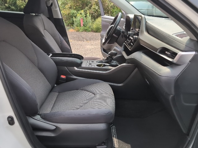 2024 Toyota Highlander LE photo 41