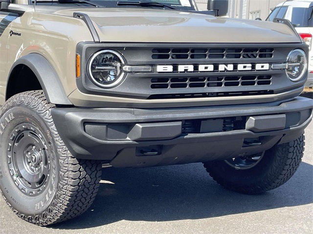 2025 Ford Bronco Base photo 2