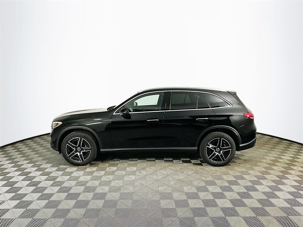 2026 Mercedes Benz GLC 300 4MATIC photo 3