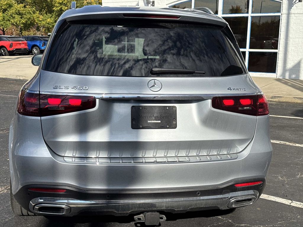 2025 Mercedes Benz GLS 450 4MATIC photo 4