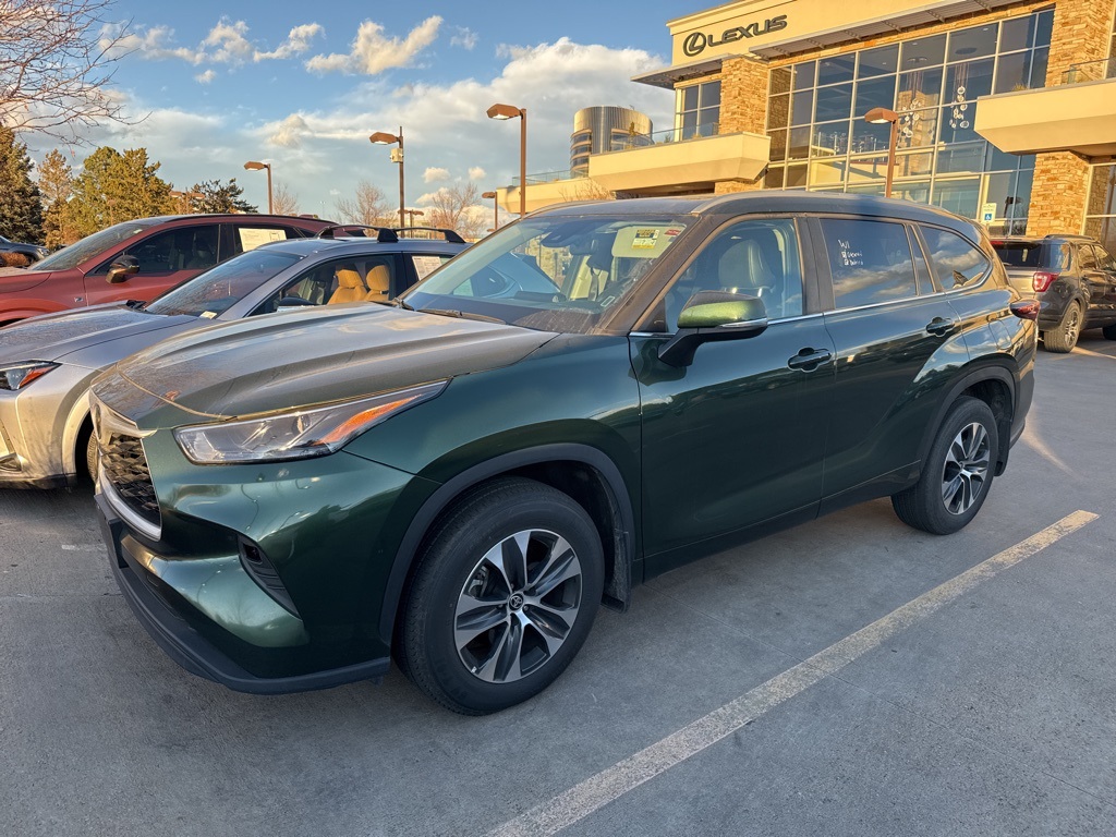 2024 Toyota Highlander XLE's photo