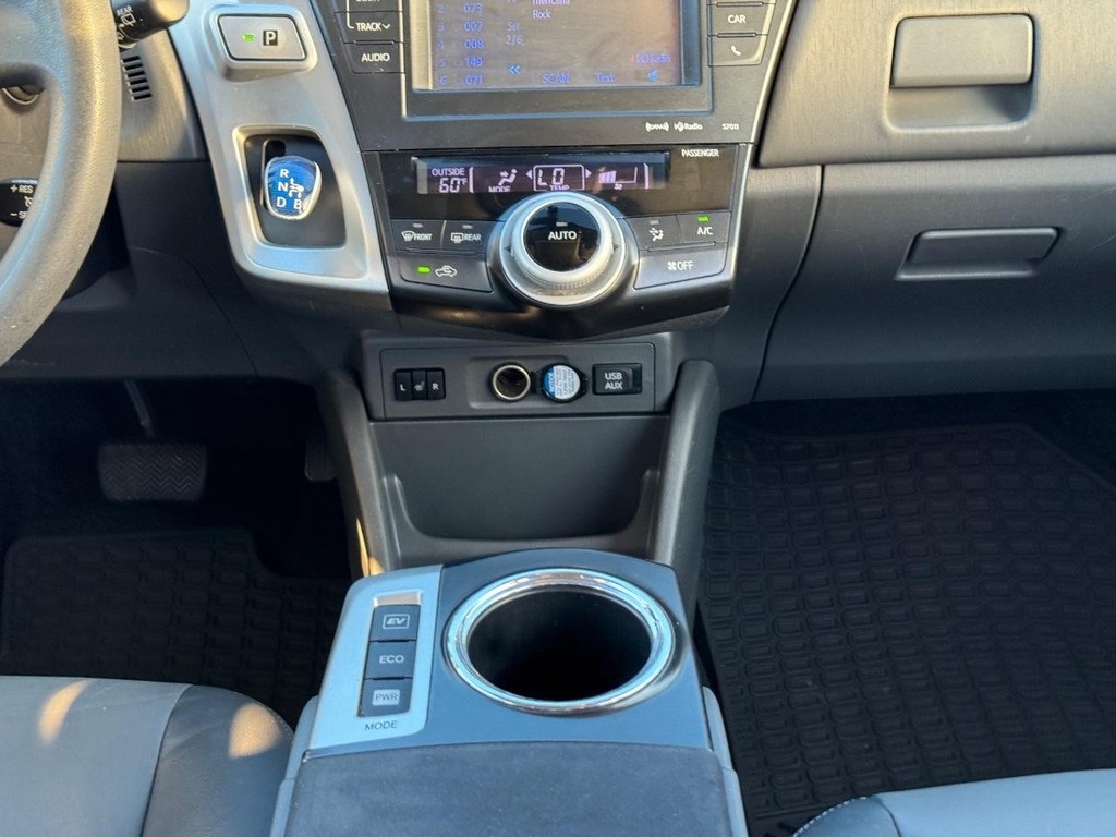 2012 Toyota Prius V Five photo 17