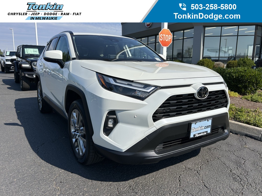 2022 Toyota RAV4 XLE Premium's photo