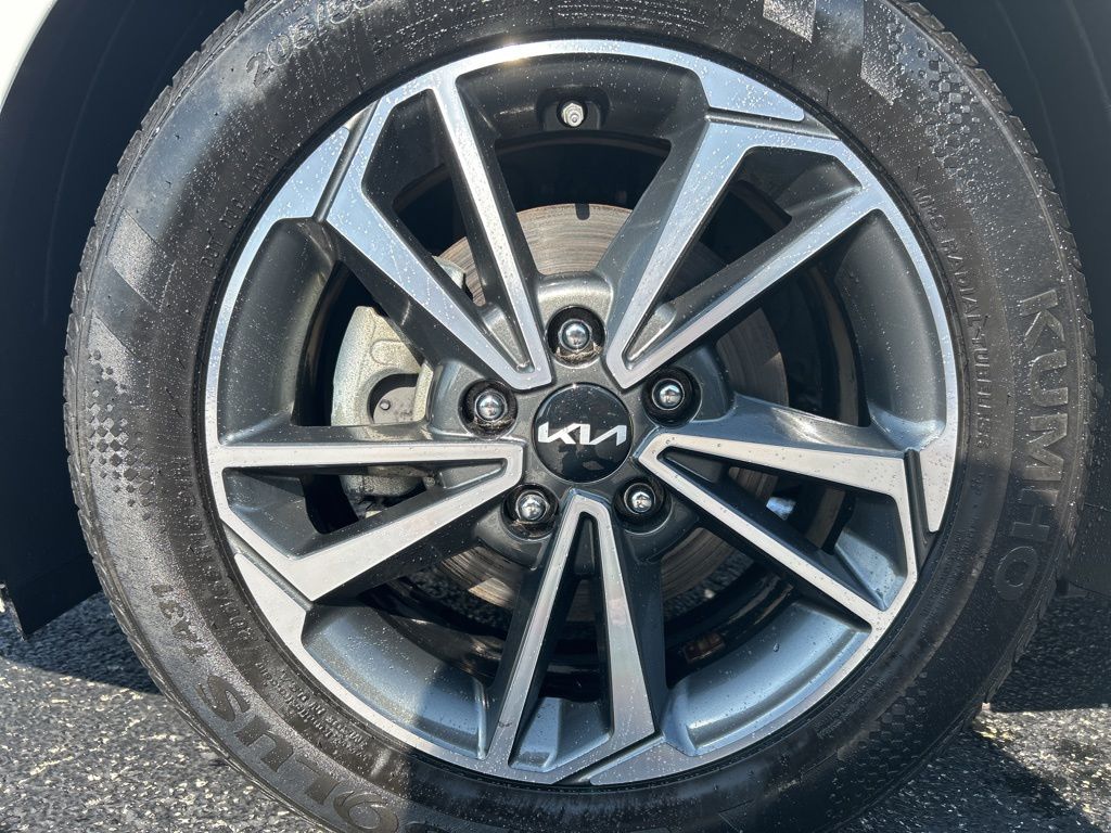 2023 Kia Forte LXS photo 9