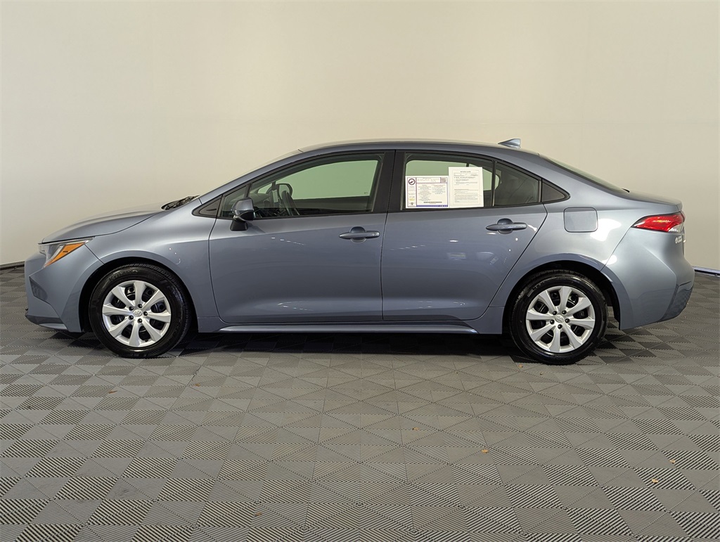 2024 Toyota Corolla LE photo 2