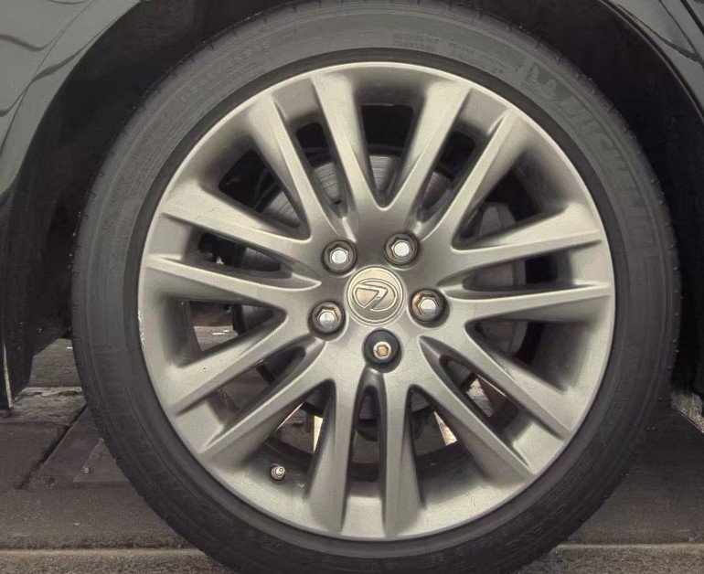 2017 LEXUS LS - Image 6