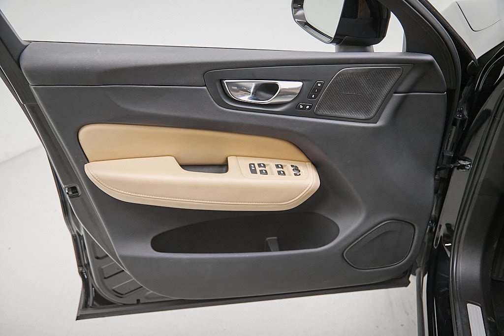 2023 VOLVO XC60 - Image 9