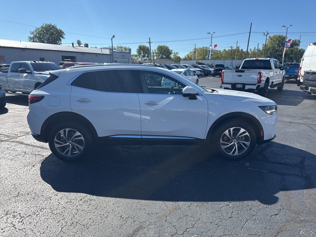 2022 Buick Envision Essence photo 2