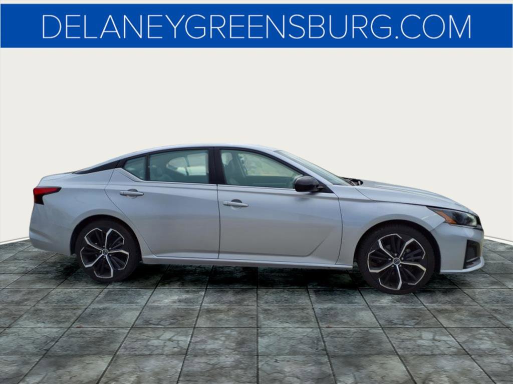2023 Nissan Altima 2.5 SR photo 2