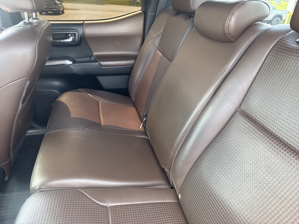 2016 Toyota Tacoma Limited photo 16