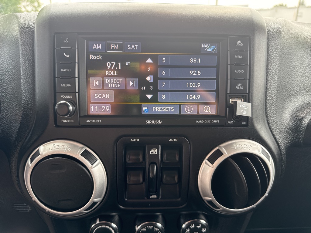 2014 Jeep Wrangler Unlimited Rubicon photo 42