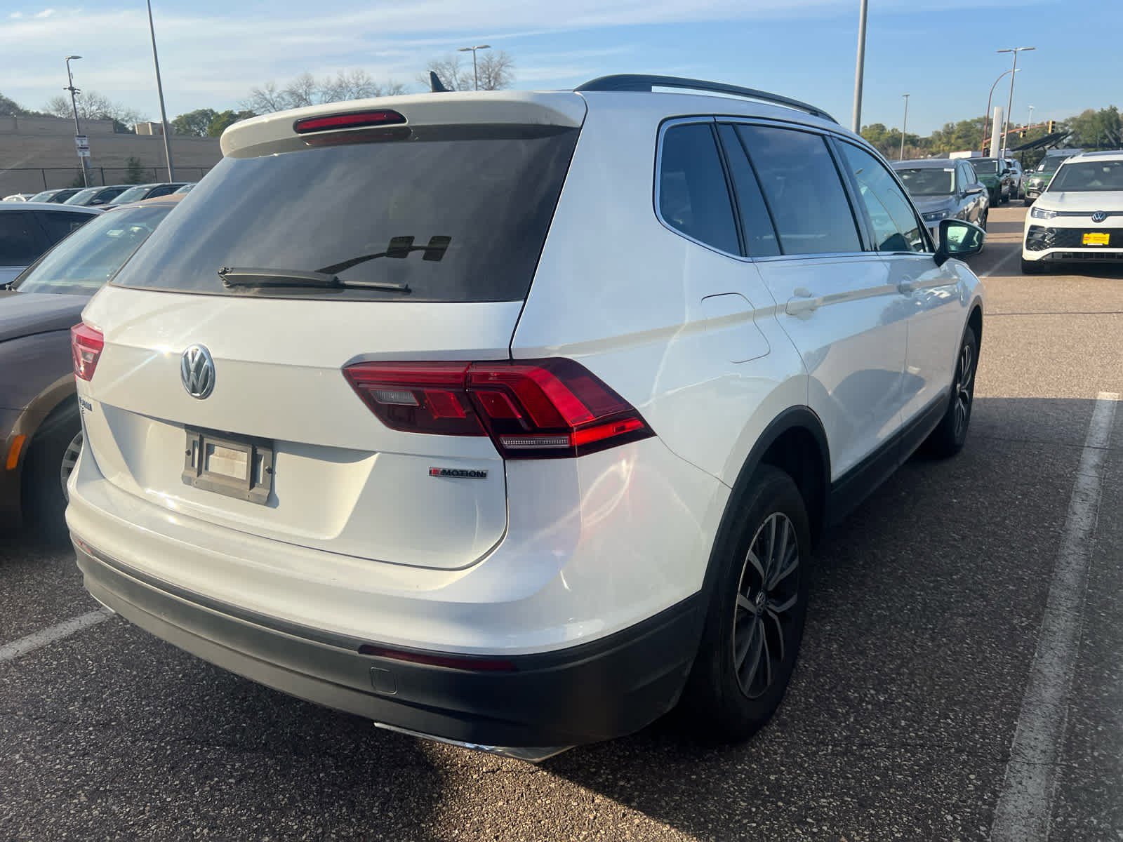 2019 Volkswagen Tiguan SE photo 3