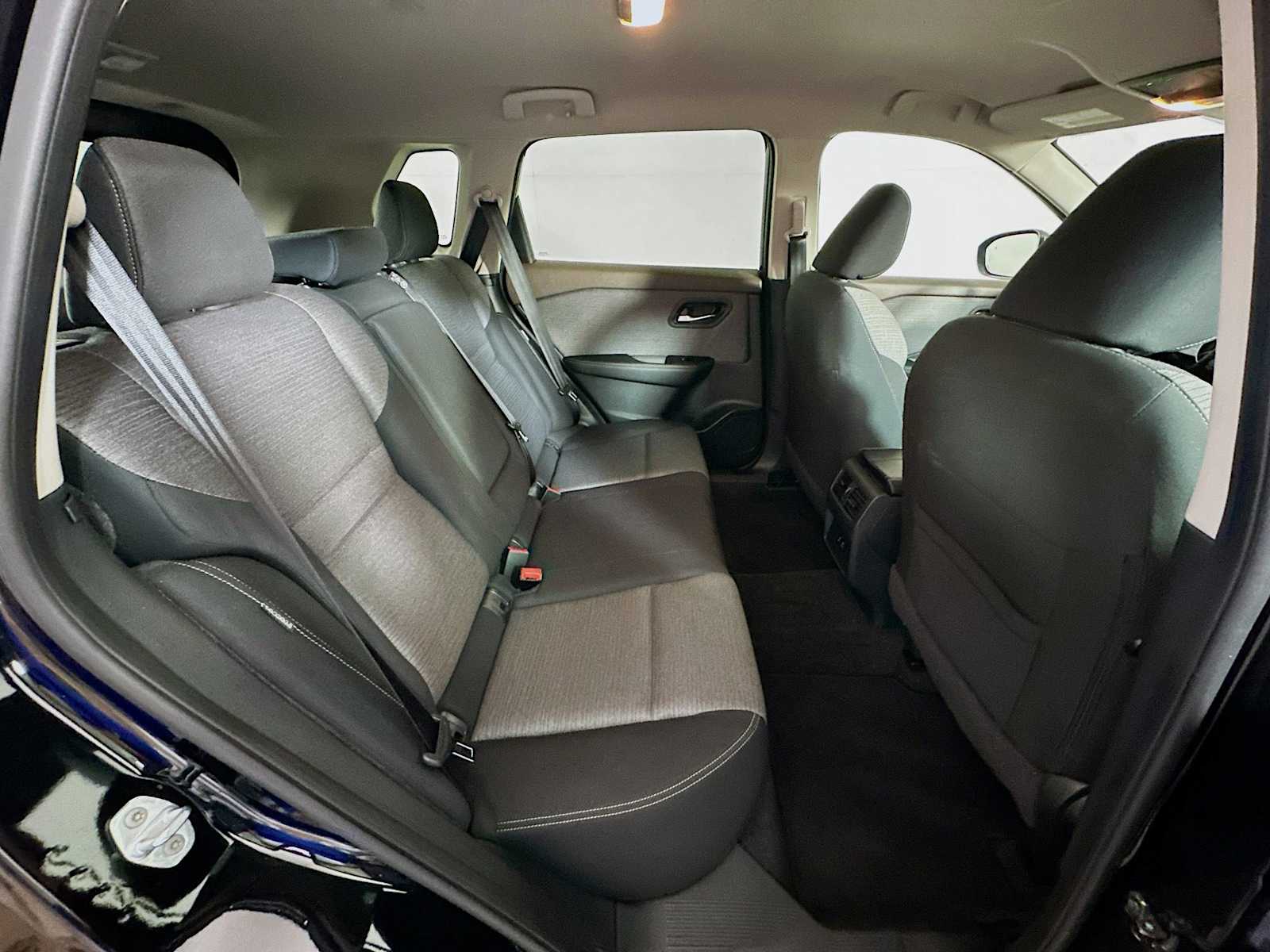 2023 Nissan Rogue SV photo 25