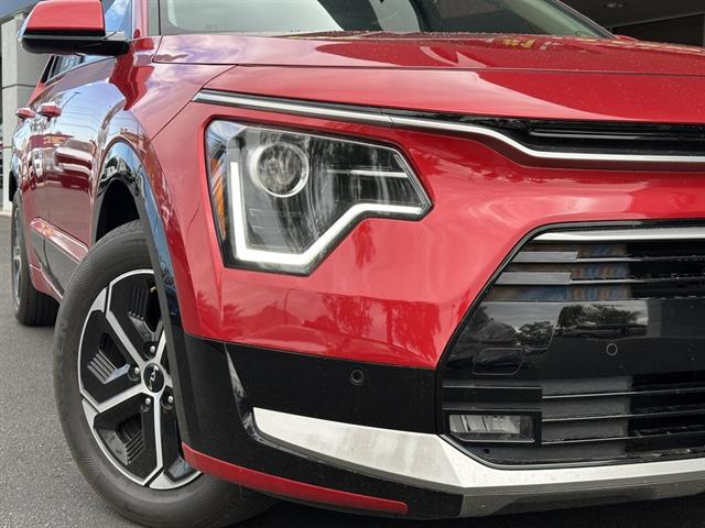 2024 Kia Niro SX Touring photo 2
