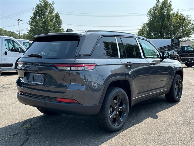 2025 Jeep Grand Cherokee Limited photo 3