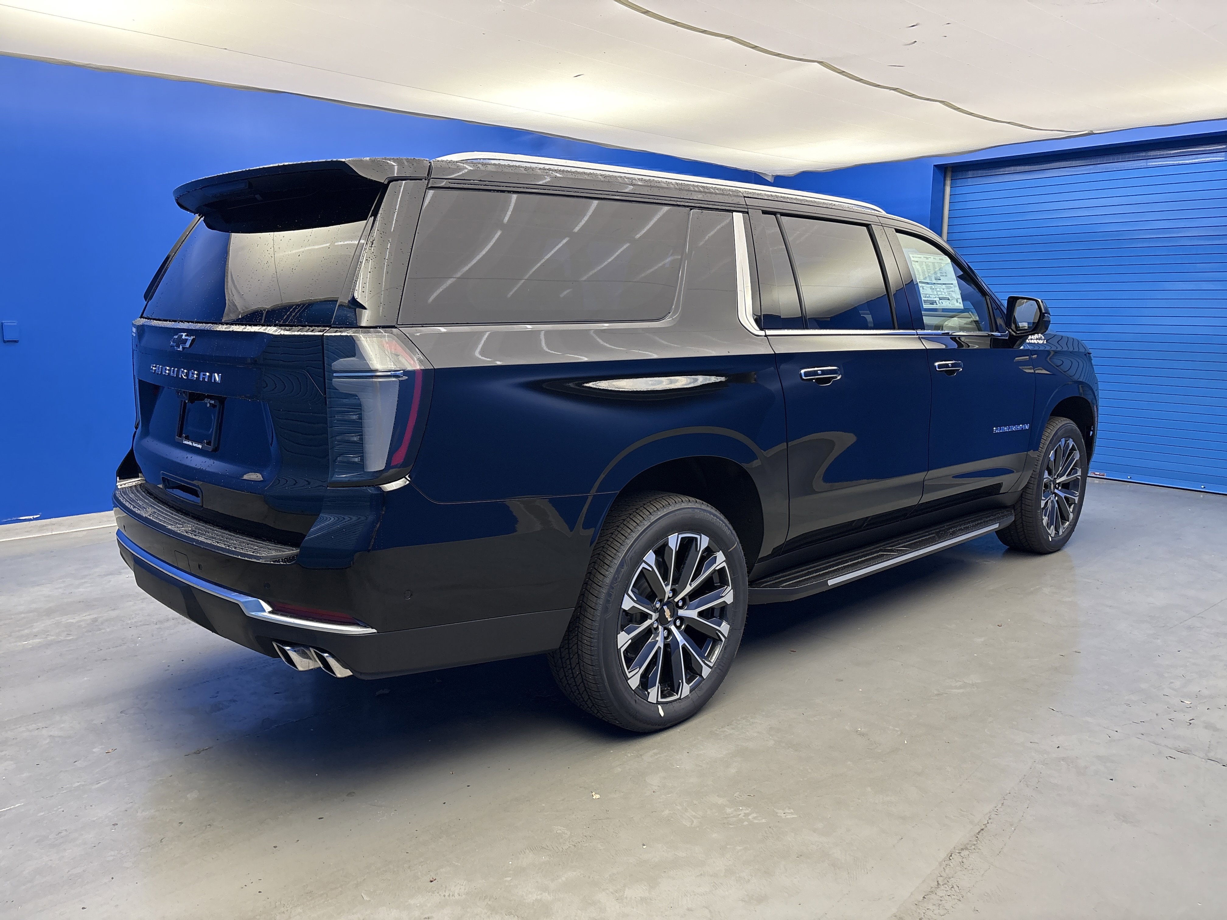 2025 Chevrolet Suburban High Country photo 5