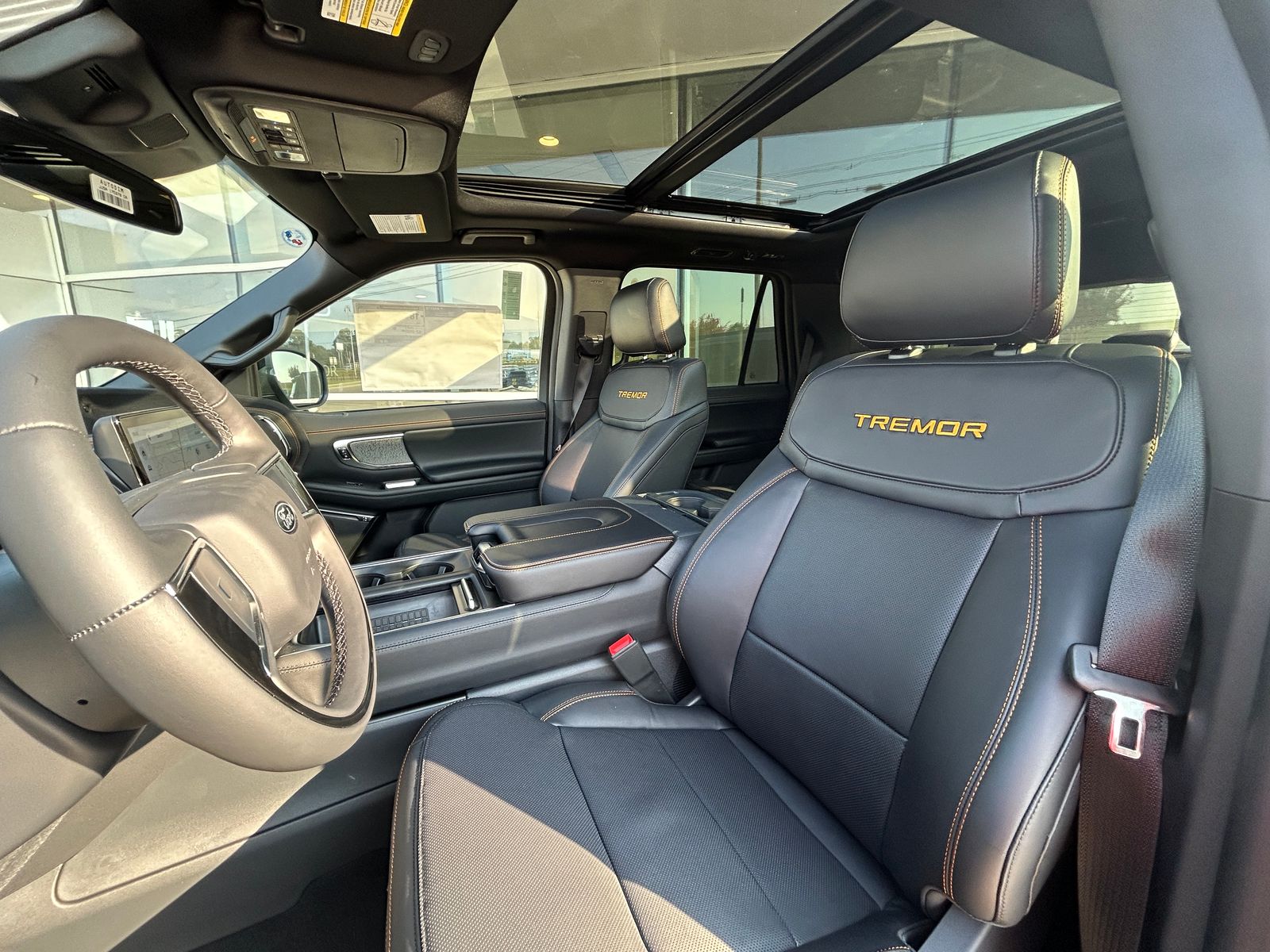 2025 Ford Expedition photo 2