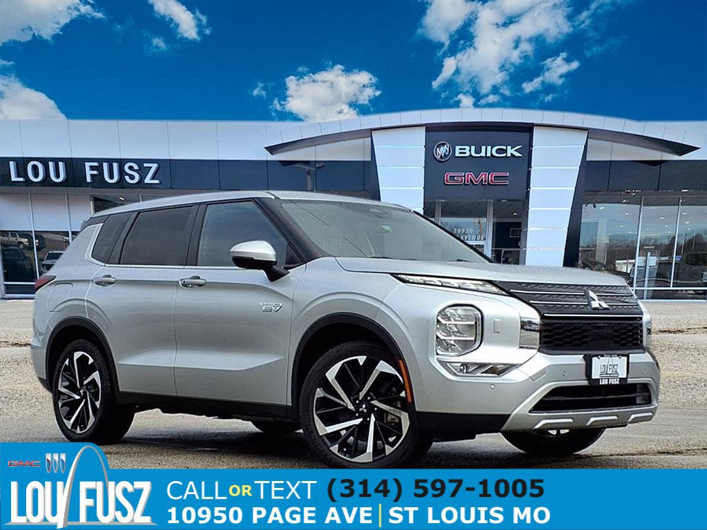 2023 Mitsubishi Outlander Plug-In Hybrid SE's photo