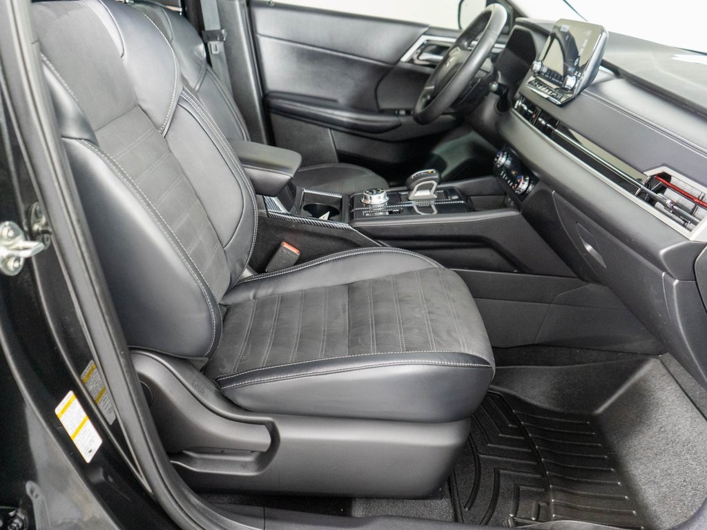 2023 Mitsubishi Outlander SE Black Edition photo 8