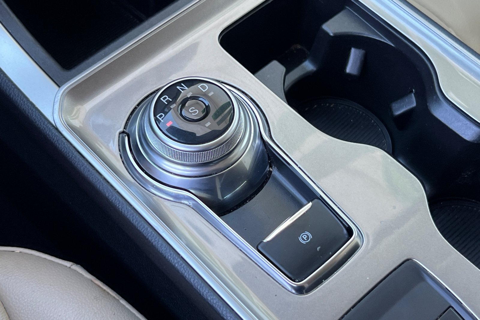 2023 Ford Edge SEL photo 16