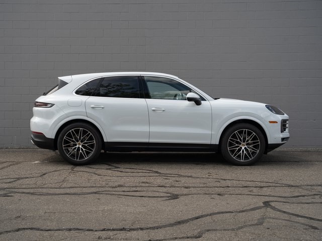 2024 Porsche Cayenne Base photo 7