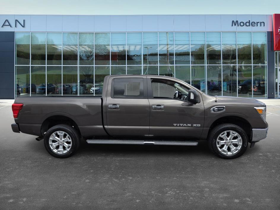 2016 Nissan Titan SV photo 4