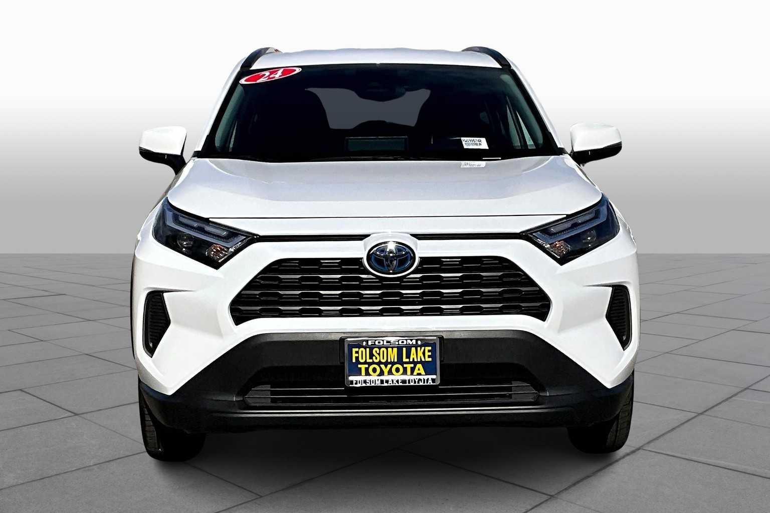 2024 Toyota RAV4 Hybrid XLE photo 3