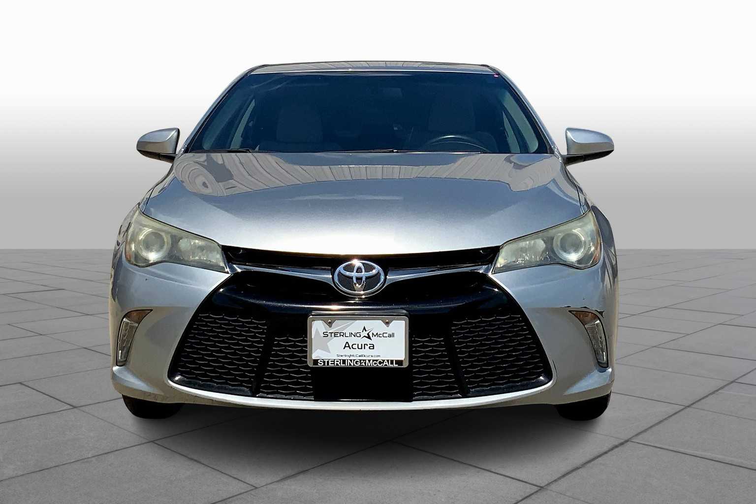 2017 Toyota Camry XSE photo 3