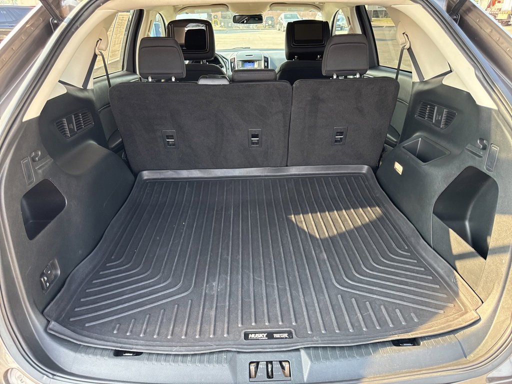 2019 Ford Edge SEL photo 16