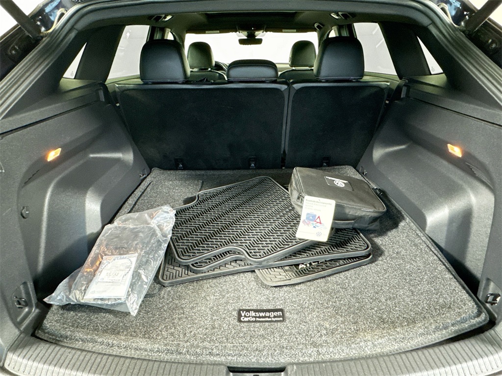 2022 Volkswagen Atlas Cross Sport V6 SEL R-Line photo 8