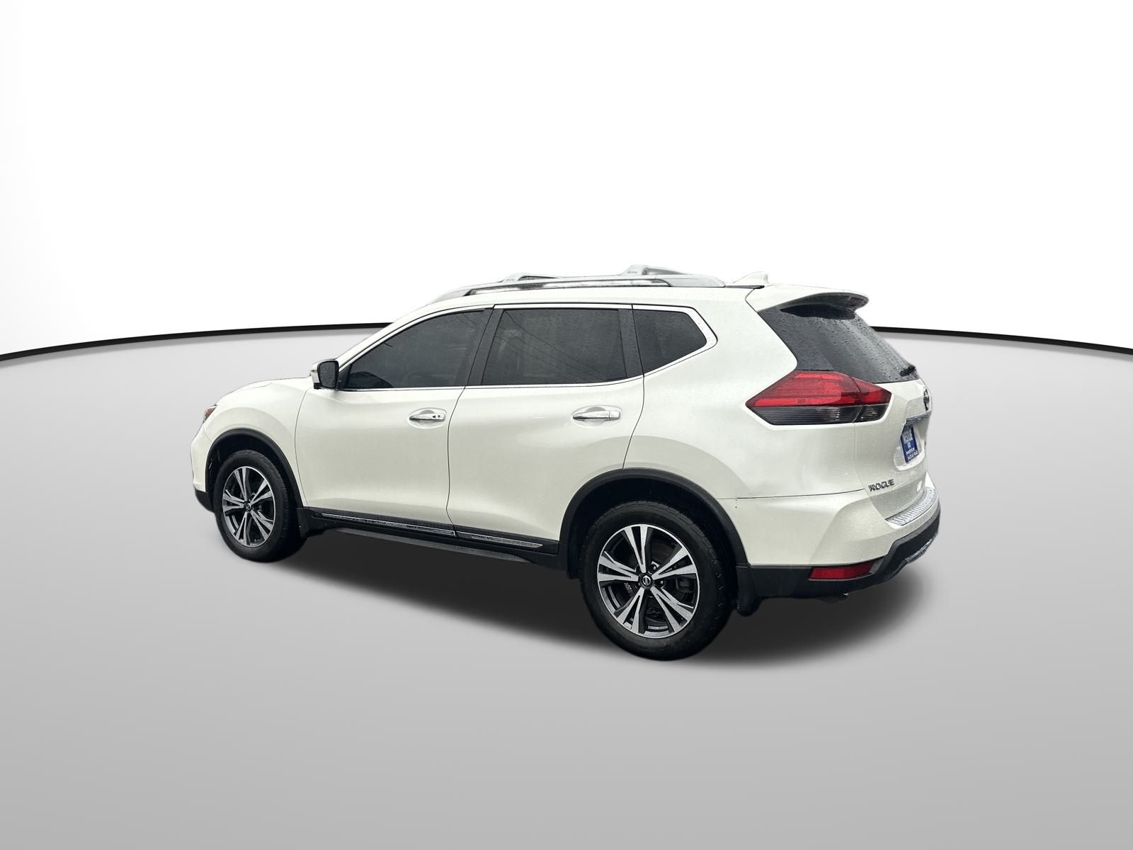 2017 Nissan Rogue SL photo 2