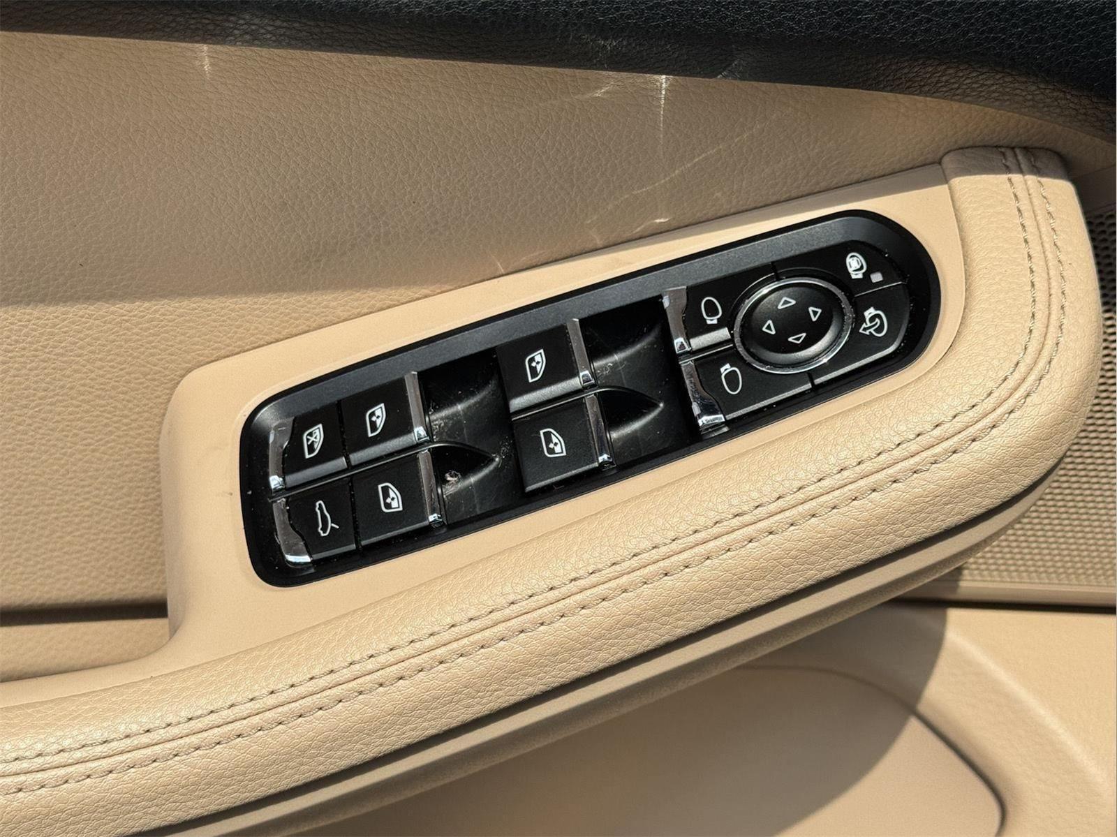 2021 Porsche Macan Base photo 19