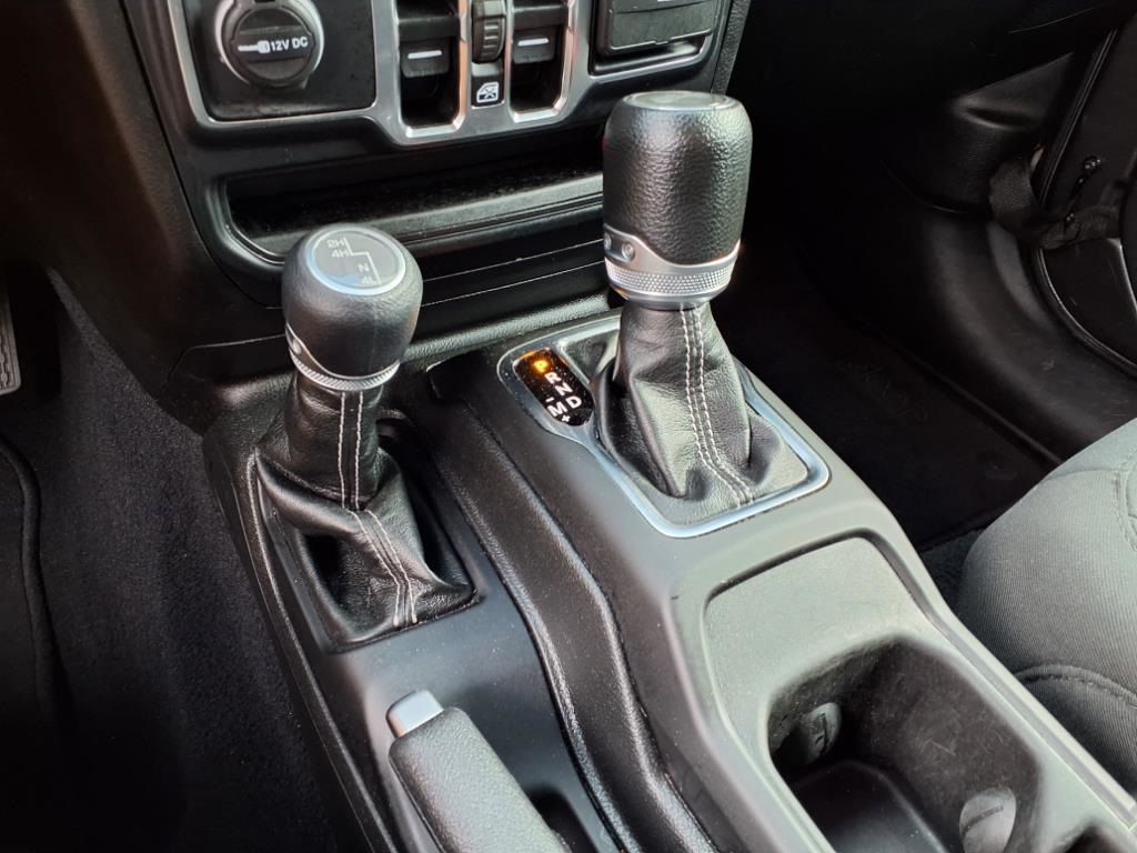 2023 Jeep Wrangler Sahara photo 15