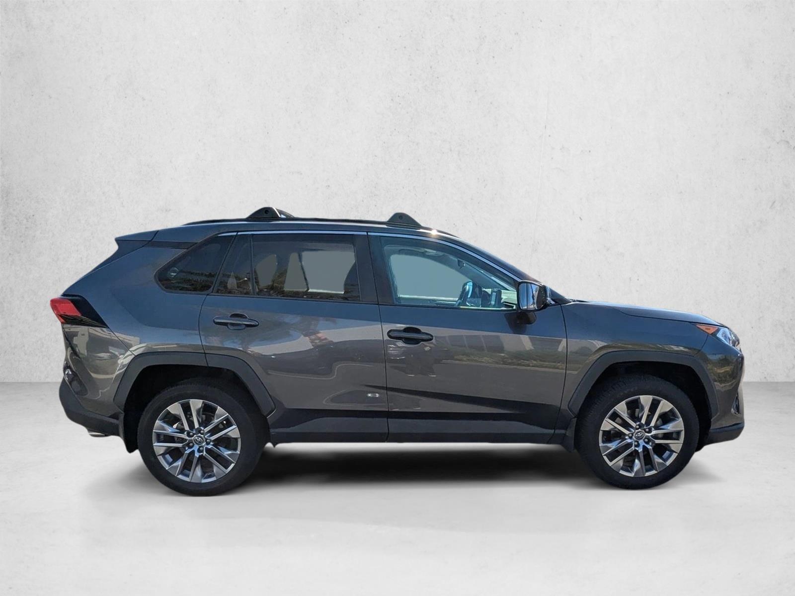 2020 Toyota RAV4 XLE Premium photo 4