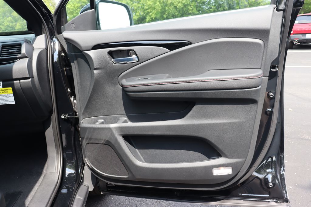 2025 Honda Ridgeline Black Edition photo 18