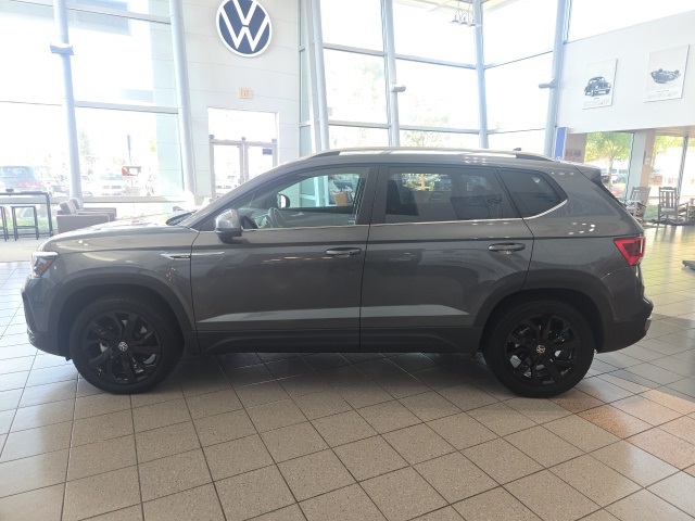 2022 Volkswagen Taos SE photo 4