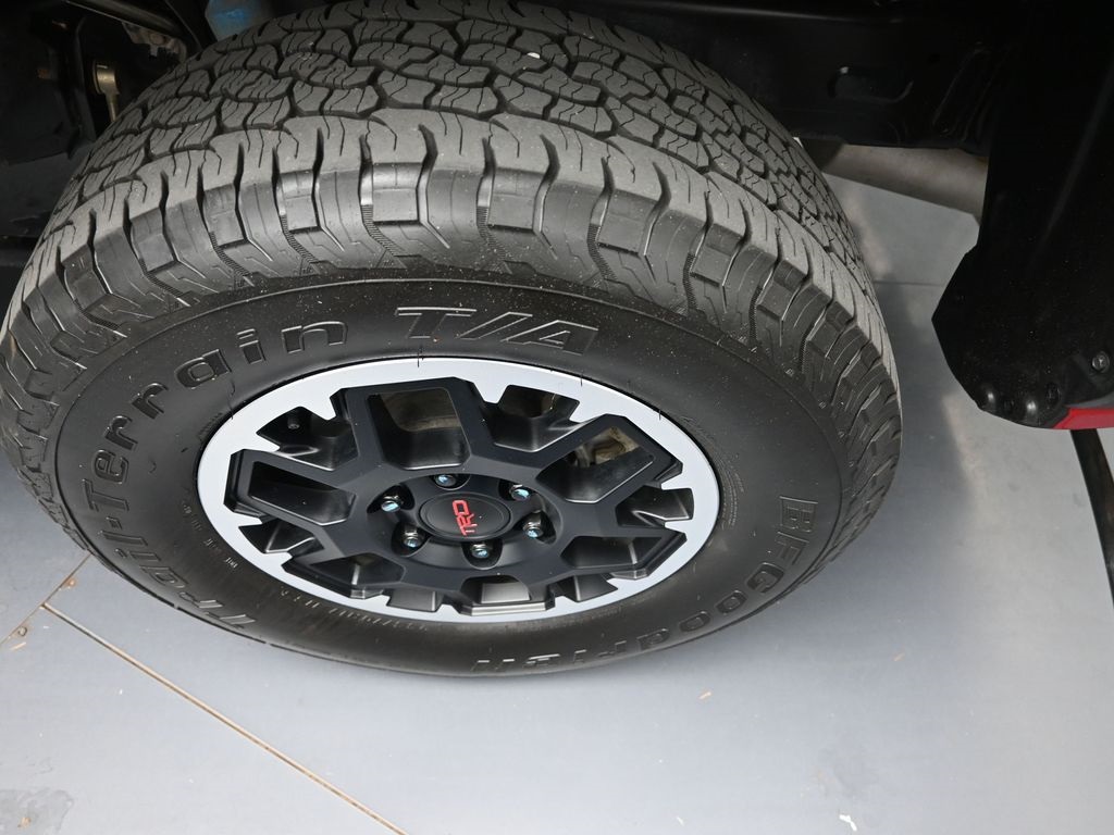 2024 Toyota Tacoma TRD Off-Road photo 6