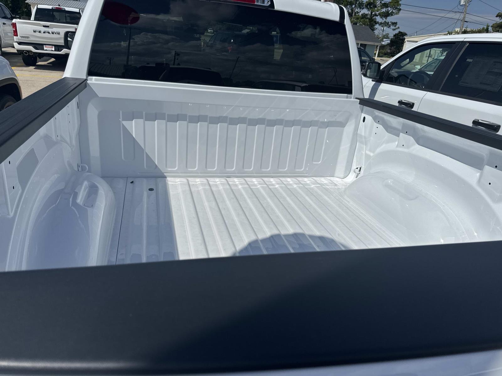 2025 Ram 1500 Tradesman photo 4