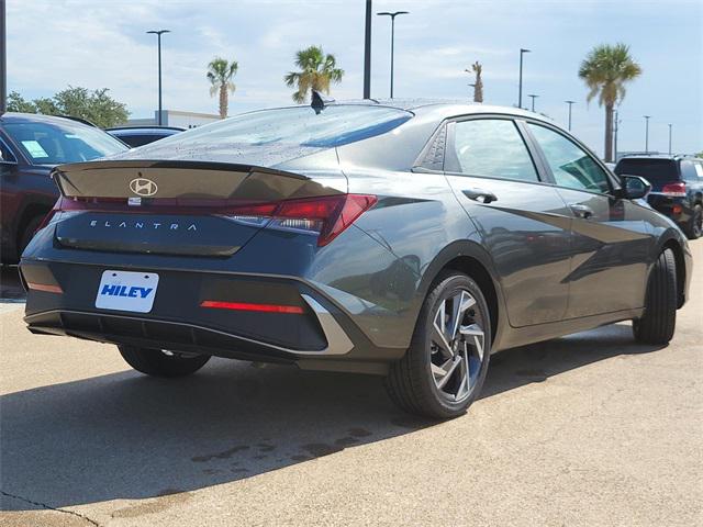 2025 Hyundai Elantra SEL Sport photo 4
