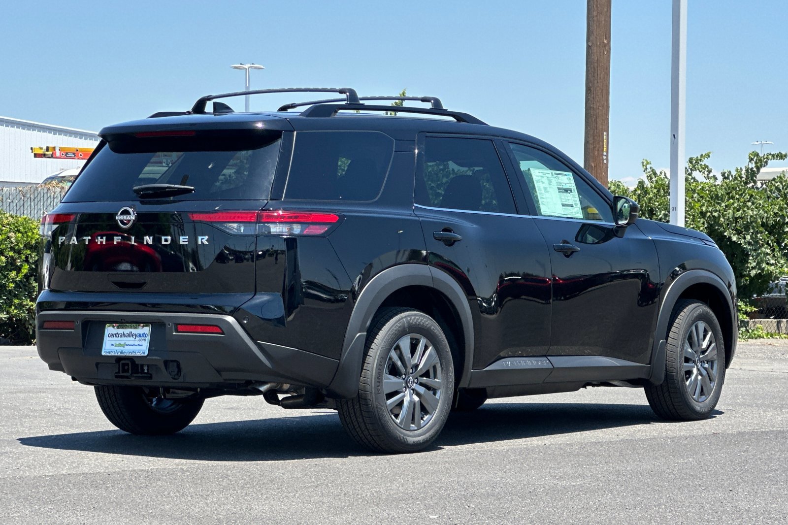 2025 Nissan Pathfinder SV photo 3
