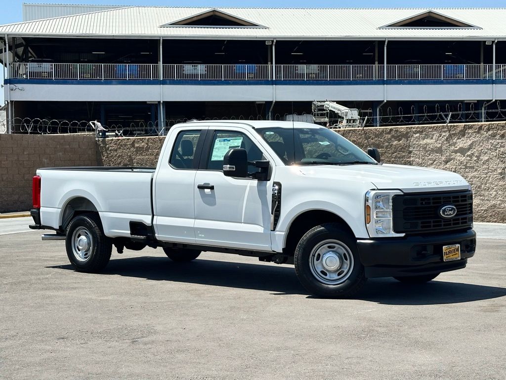 2025 Ford F-250 Super Duty XL's photo