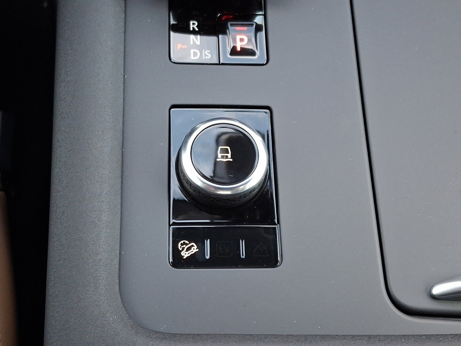 2025 Land Rover Discovery SE photo 24