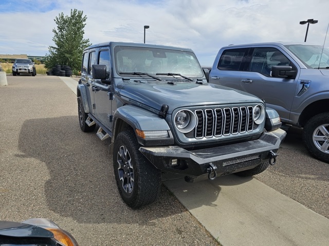 2024 Jeep Wrangler Sahara photo 3