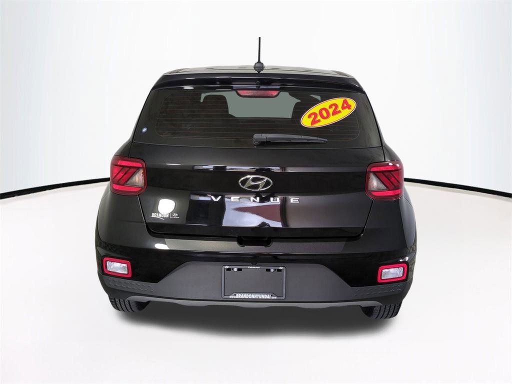 2024 Hyundai Venue SE photo 3